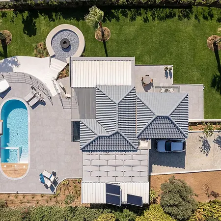 Anthia Villa